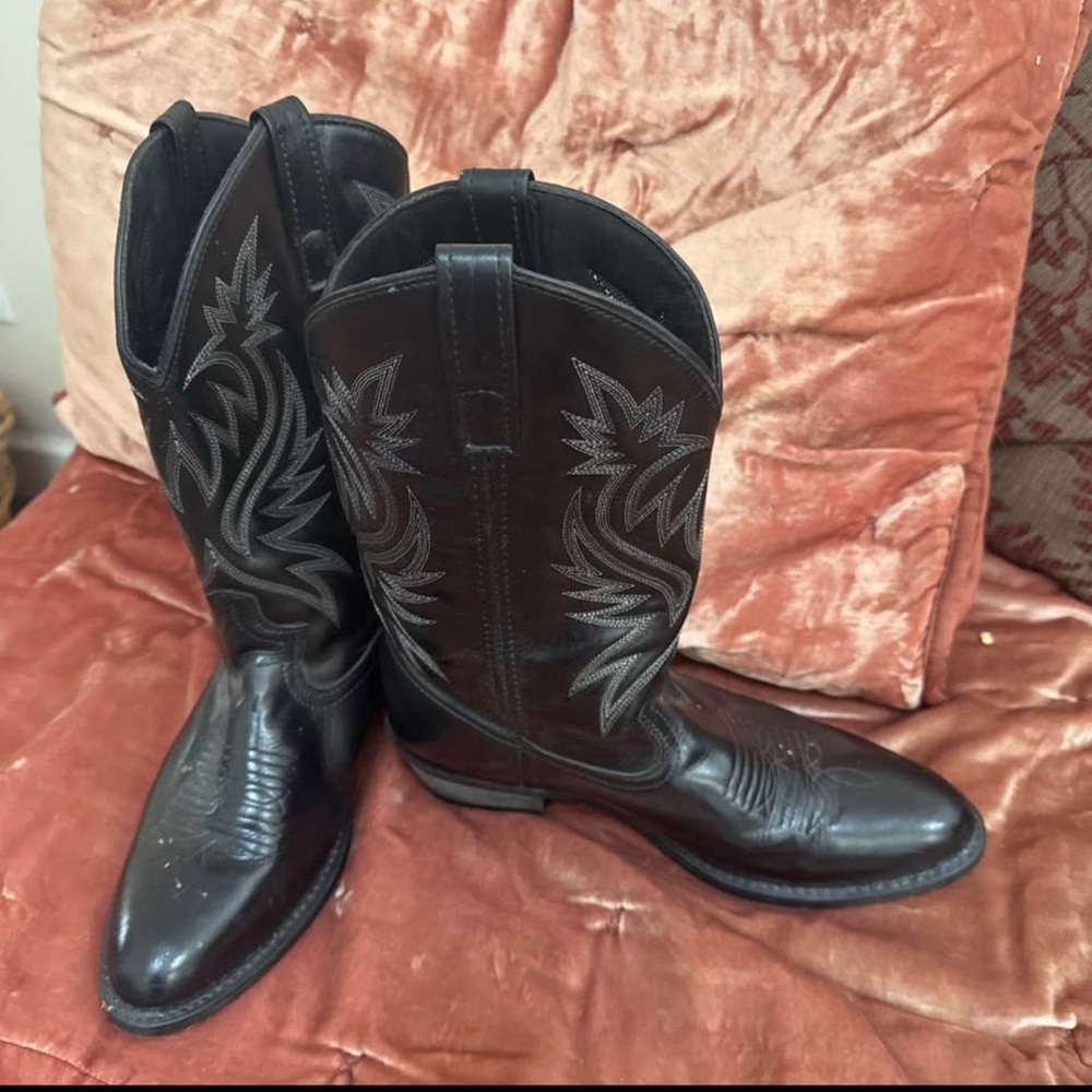 Laredo Black Cowboy Western Boots with Intricate Stitching